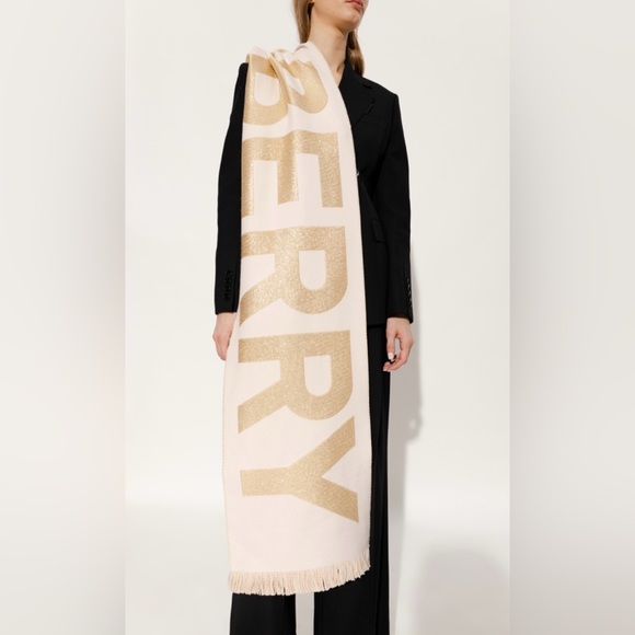 BURBERRY Scarf with glitter thread - Picture 7 of 7